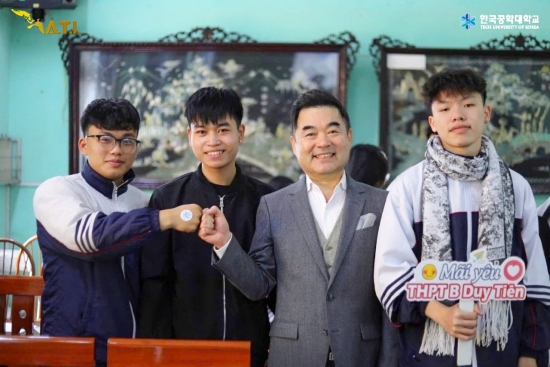 TRƯỜNG ĐẠI HỌC CÔNG NGHỆ HÀN QUỐC GHÉ THĂM THPT B DUY TIÊN