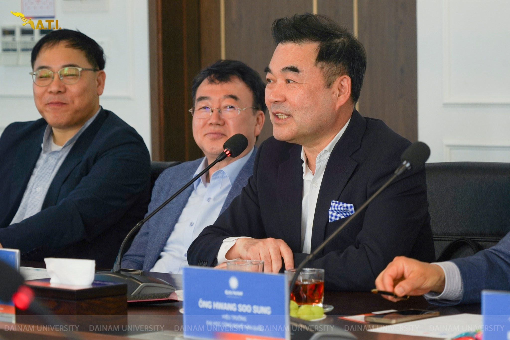 Ông Kim Dong-Young - đại diện Đại học Công nghệ Hàn Quốc phát biểu tại sự kiện